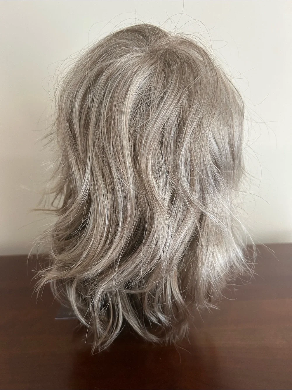 Jaclyn Smith Beachy wig in misty mocha